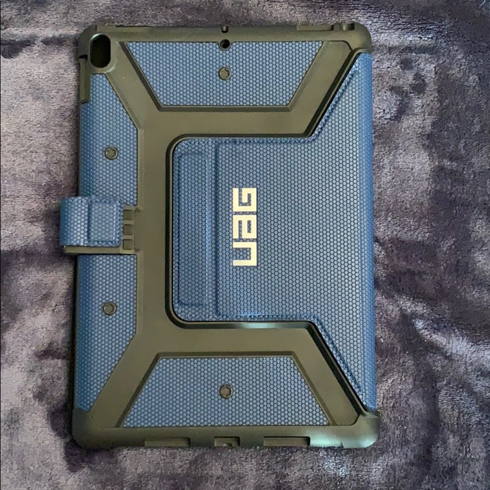 IPad Air 3rd generation UAG case fits 10.2 screen